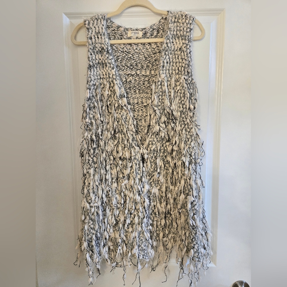 Cream/black Sweater vest